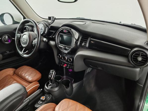 Mini Hatch III (F55/F56) Рестайлинг с пробегом 2021 года, цена 2 099 000 рублей, 99885 км, хэтчбек, Автокод Объявления