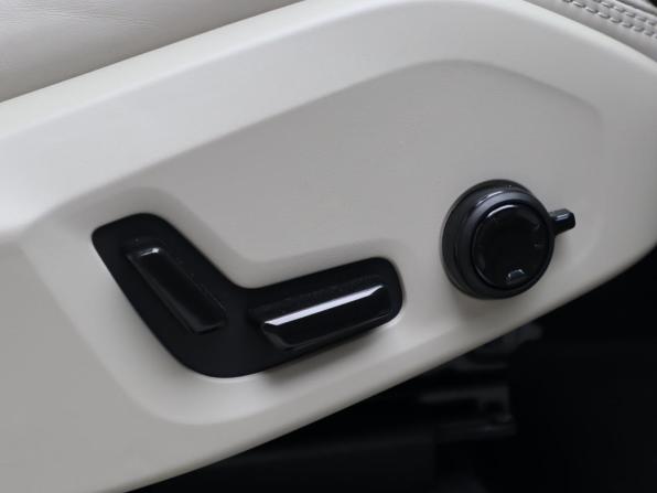 Volvo XC60 II Рестайлинг 2 с пробегом 2025 года, цена 7 250 000 рублей, 6959 км, внедорожник, Автокод Объявления