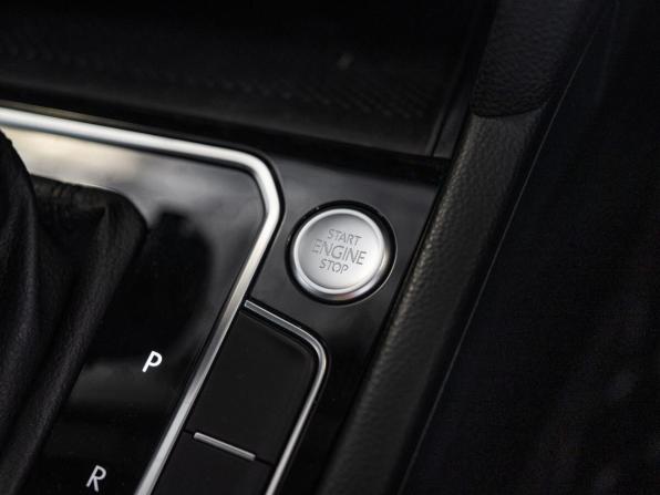 Volkswagen Passat B8 Рестайлинг с пробегом 2021 года, цена 2 400 000 рублей, 52607 км, седан, Автокод Объявления