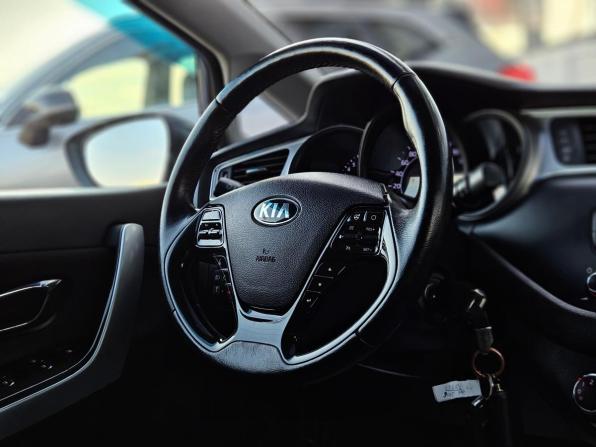 Kia Ceed II Рестайлинг с пробегом 2016 года, цена 1 150 000 рублей, 171000 км, хэтчбек, Автокод Объявления