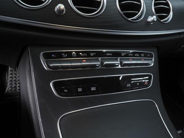 Mercedes-Benz E-Класс V (W213 S213 C238) Рестайлинг с пробегом 2021 года, цена 5 299 000 рублей, 53461 км, седан, Автокод Объявления