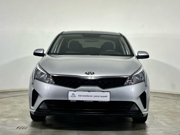 Kia Rio IV Рестайлинг с пробегом 2021 года, цена 1 657 000 рублей, 60494 км, седан, Автокод Объявления