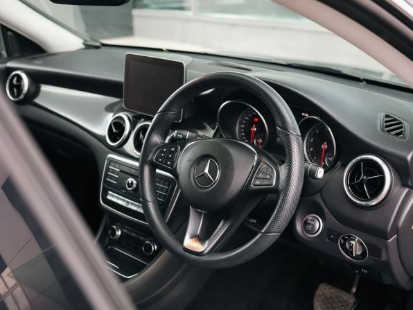 Mercedes-Benz CLA I (C117 X117) Рестайлинг с пробегом 2018 года, цена 2 415 000 рублей, 21910 км, универсал, Автокод Объявления
