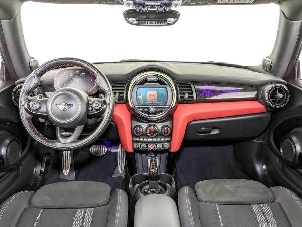 Mini Hatch III (F55/F56) Рестайлинг с пробегом 2020 года, цена 2 990 000 рублей, 84800 км, хэтчбек, Автокод Объявления