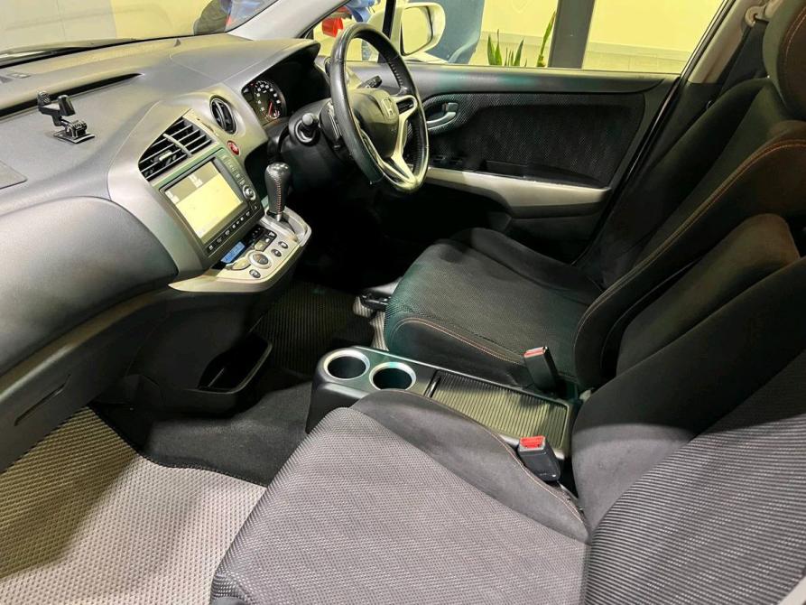 Honda Stream II Рестайлинг Новосибирск  - изображение 18