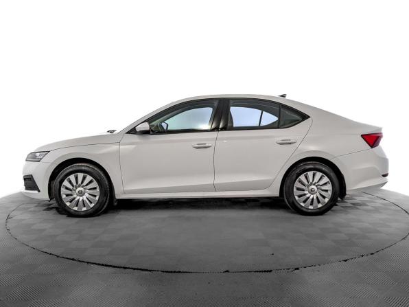 Skoda Octavia IV (A8) с пробегом 2021 года, цена 2 400 000 рублей, 69993 км, лифтбек, Автокод Объявления