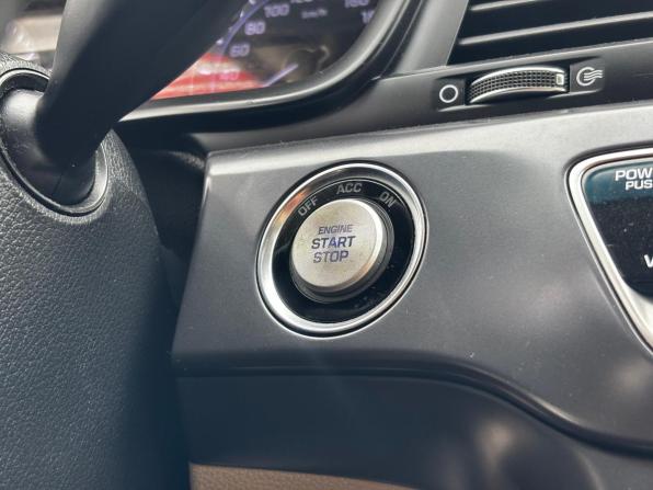 Hyundai Sonata VII (LF) Рестайлинг с пробегом 2018 года, цена 1 860 000 рублей, 104000 км, седан, Автокод Объявления