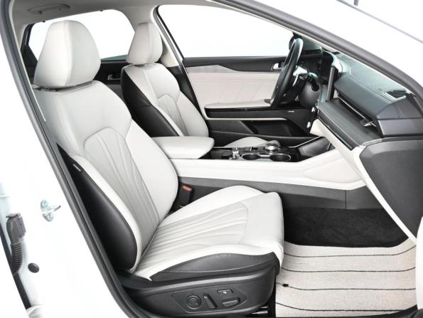 Kia K5 III Рестайлинг с пробегом 2025 года, цена 4 539 000 рублей, 9044 км, седан, Автокод Объявления