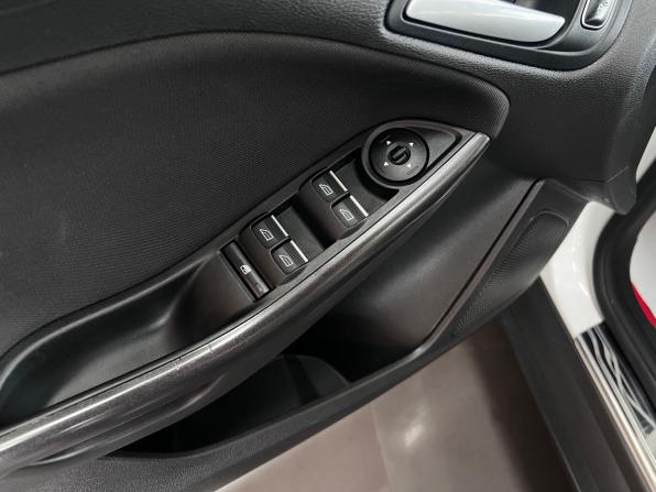 Ford Focus III Рестайлинг с пробегом 2017 года, цена 1 095 000 рублей, 154291 км, хэтчбек, Автокод Объявления