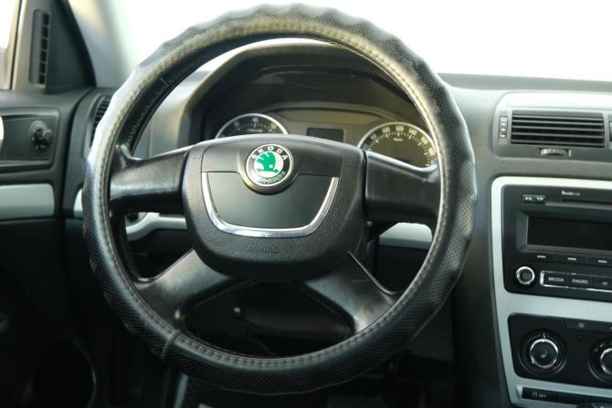 Skoda Octavia II (A5) Рестайлинг с пробегом 2011 года, цена 779 000 рублей, 184000 км, лифтбек, Автокод Объявления