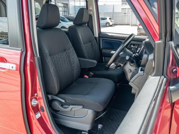 Toyota Roomy I с пробегом 2017 года, цена 1 140 000 рублей, 109731 км, микровэн, Автокод Объявления