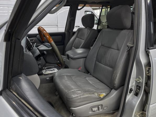 Toyota Land Cruiser 100 Series Рестайлинг 2 с пробегом 2006 года, цена 1 740 000 рублей, 393577 км, внедорожник, Автокод Объявления