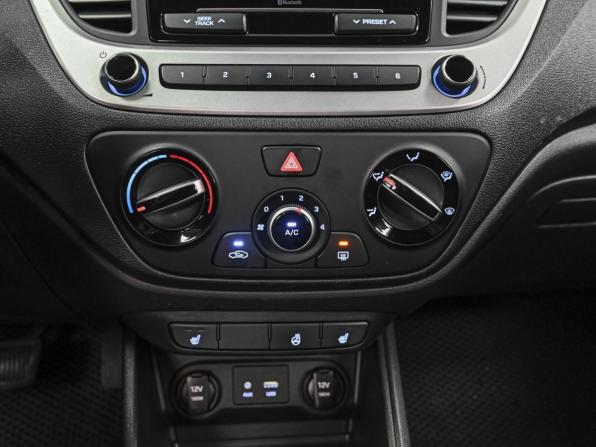 Hyundai Solaris II с пробегом 2018 года, цена 1 329 000 рублей, 167545 км, седан, Автокод Объявления