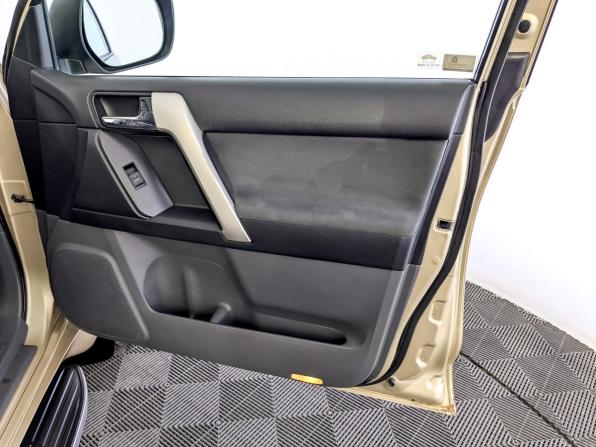 Toyota Land Cruiser Prado 150 Series с пробегом 2012 года, цена 2 700 000 рублей, 283219 км, внедорожник, Автокод Объявления