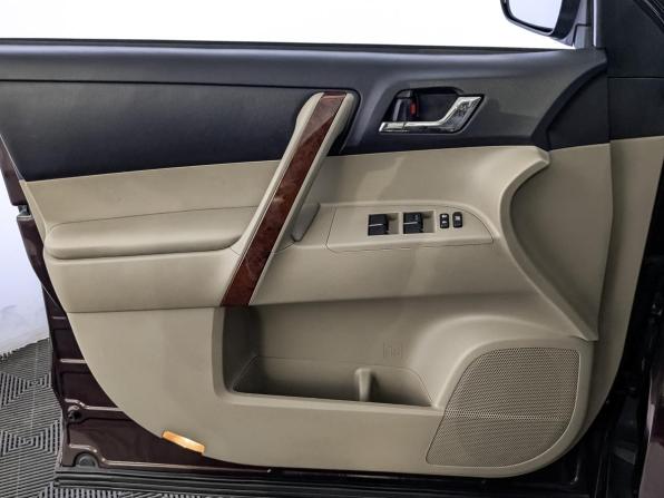 Toyota Highlander II (XU40) Рестайлинг с пробегом 2013 года, цена 1 995 000 рублей, 231320 км, внедорожник, Автокод Объявления