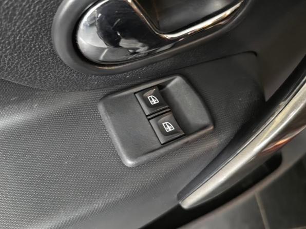 Renault Sandero II Рестайлинг с пробегом 2020 года, цена 1 355 000 рублей, 65404 км, хэтчбек, Автокод Объявления