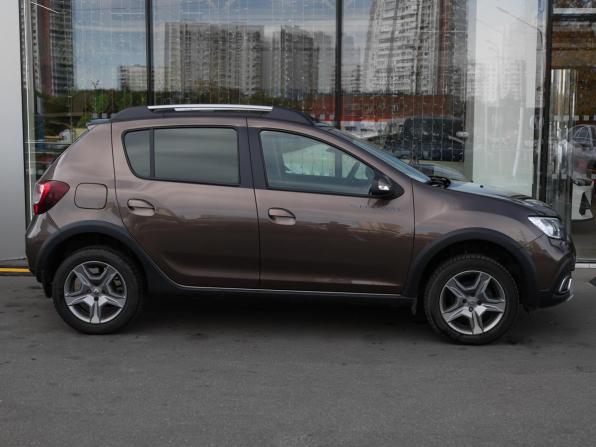 Renault Sandero II Рестайлинг с пробегом 2022 года, цена 1 249 000 рублей, 61976 км, хэтчбек, Автокод Объявления