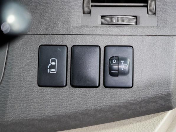 Toyota ISis I Рестайлинг с пробегом 2014 года, цена 1 130 500 рублей, 134820 км, компактвэн, Автокод Объявления