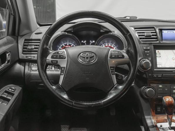 Toyota Highlander II (XU40) Рестайлинг с пробегом 2013 года, цена 1 220 000 рублей, 304662 км, внедорожник, Автокод Объявления