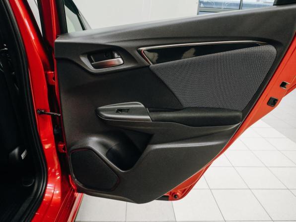 Honda Fit III Рестайлинг с пробегом 2017 года, цена 1 079 000 рублей, 149751 км, хэтчбек, Автокод Объявления