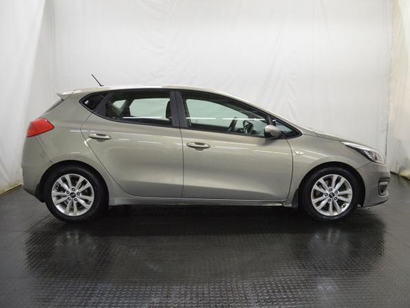 Kia Ceed II Рестайлинг с пробегом 2016 года, цена 901 000 рублей, 330970 км, хэтчбек, Автокод Объявления