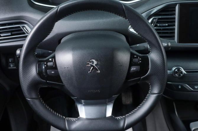 Peugeot 308 II Рестайлинг с пробегом 2017 года, цена 1 319 000 рублей, 154000 км, универсал, Автокод Объявления