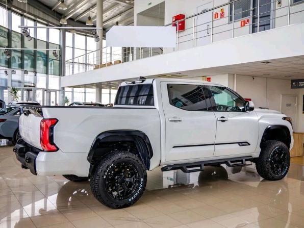 Toyota Tundra III с пробегом 2023 года, цена 8 498 000 рублей, 42000 км, offers.body_type.unknown, Автокод Объявления