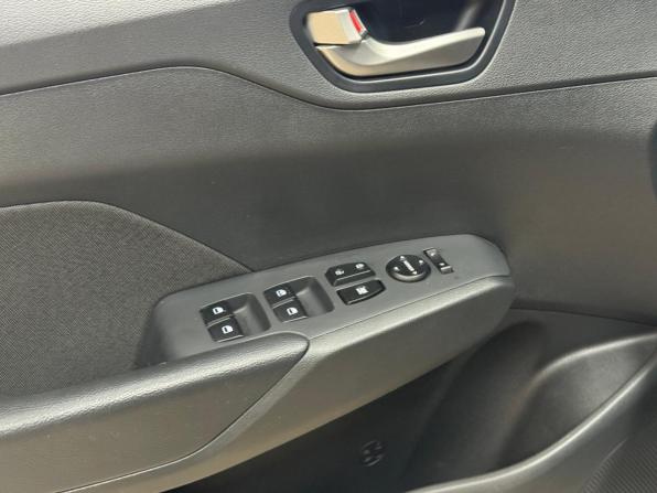Hyundai Solaris II с пробегом 2019 года, цена 1 595 000 рублей, 32220 км, седан, Автокод Объявления