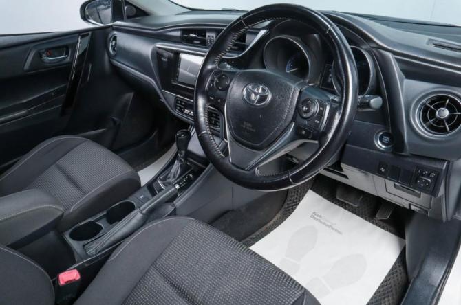 Toyota Auris II Рестайлинг с пробегом 2015 года, цена 1 329 000 рублей, 92000 км, хэтчбек, Автокод Объявления