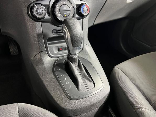 Ford Fiesta Mk6 Рестайлинг с пробегом 2016 года, цена 947 000 рублей, 58128 км, хэтчбек, Автокод Объявления