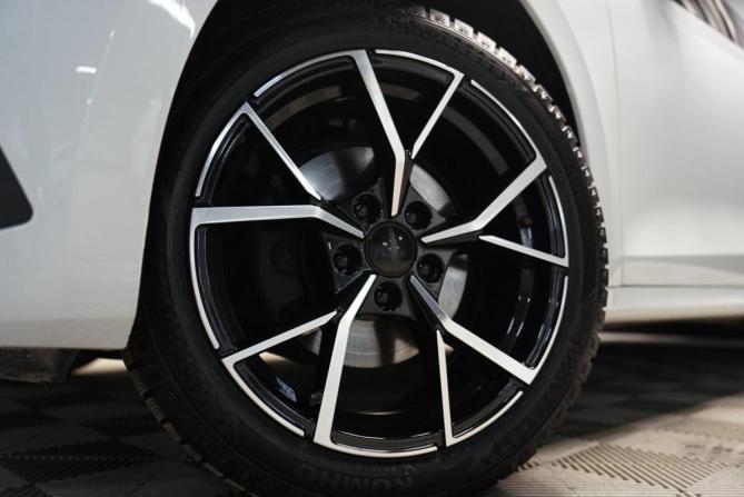 Skoda Octavia IV (A8) с пробегом 2021 года, цена 2 165 000 рублей, 60000 км, лифтбек, Автокод Объявления