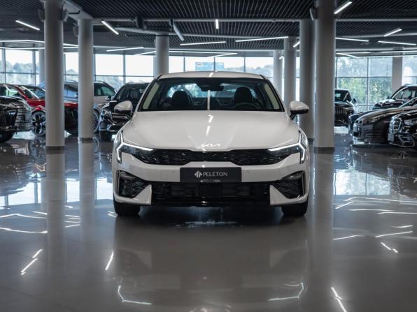 Kia K5 III Рестайлинг с пробегом 2026 года, цена 4 900 000 рублей, 15 км, седан, Автокод Объявления
