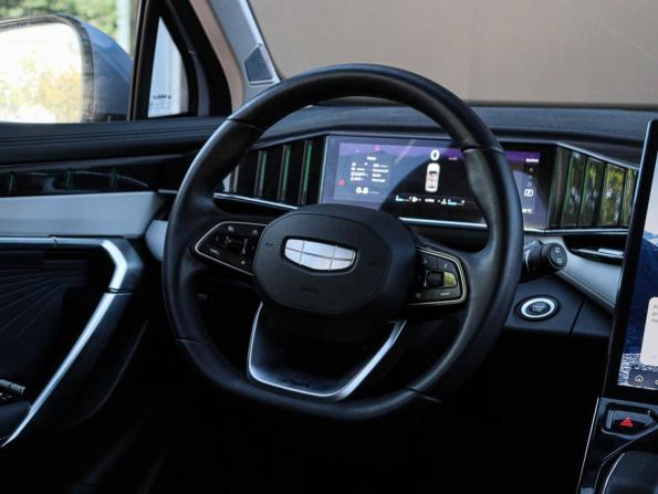 Geely Atlas II с пробегом 2024 года, цена 2 850 000 рублей, 26877 км, внедорожник, Автокод Объявления