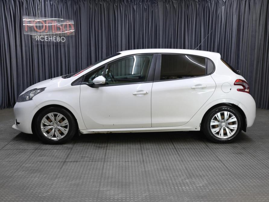 Peugeot 208 I Москва  - изображение 8