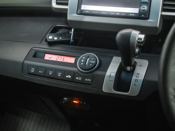 Honda Freed I Рестайлинг с пробегом 2012 года, цена 1 099 000 рублей, 205923 км, компактвэн, Автокод Объявления