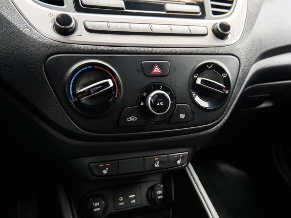 Hyundai Solaris II с пробегом 2018 года, цена 1 273 000 рублей, 152544 км, седан, Автокод Объявления
