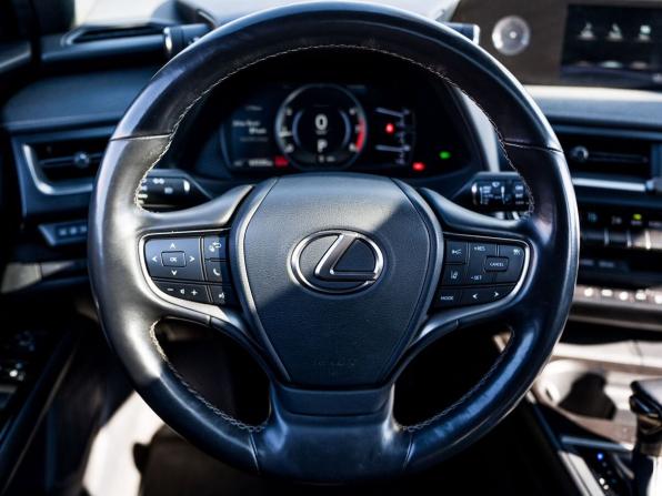 Lexus UX I с пробегом 2020 года, цена 2 700 000 рублей, 65500 км, внедорожник, Автокод Объявления