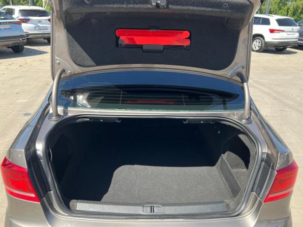 Volkswagen Passat B7 с пробегом 2011 года, цена 990 000 рублей, 222126 км, седан, Автокод Объявления