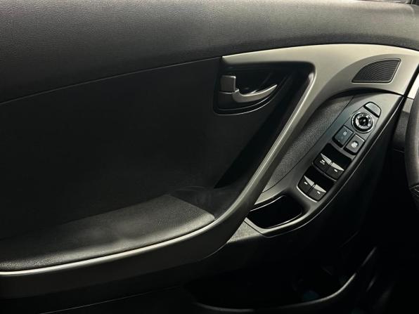 Hyundai Avante V с пробегом 2011 года, цена 915 000 рублей, 223000 км, седан, Автокод Объявления