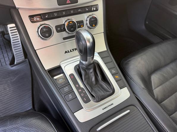 Volkswagen Passat B7 с пробегом 2012 года, цена 1 300 000 рублей, 355211 км, универсал, Автокод Объявления