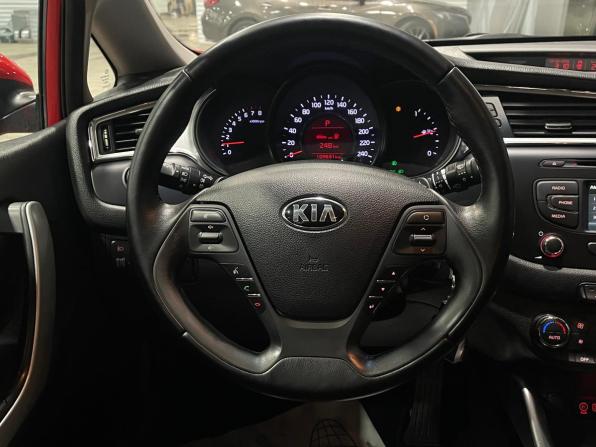 Kia Ceed II Рестайлинг с пробегом 2017 года, цена 1 035 000 рублей, 109628 км, хэтчбек, Автокод Объявления