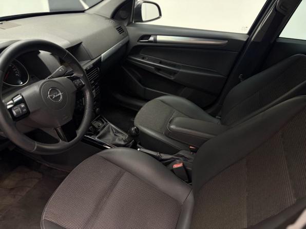 Opel Astra H Рестайлинг с пробегом 2011 года, цена 730 000 рублей, 176293 км, универсал, Автокод Объявления