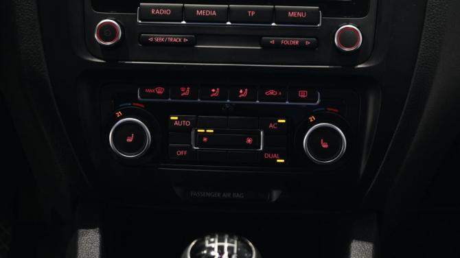 Volkswagen Jetta VI с пробегом 2011 года, цена 990 000 рублей, 210000 км, седан, Автокод Объявления