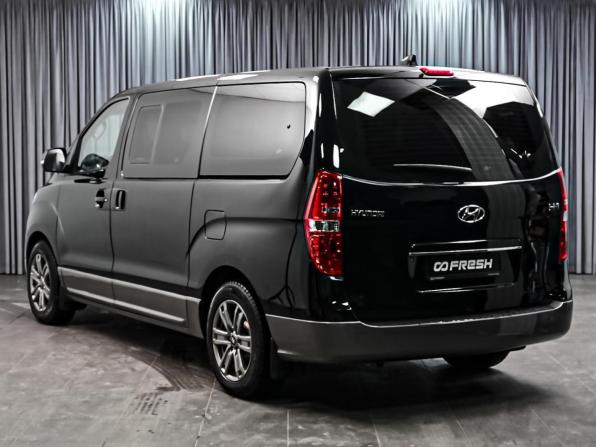 Hyundai H-1 II Рестайлинг 2 с пробегом 2018 года, цена 2 884 000 рублей, 116515 км, минивэн, Автокод Объявления