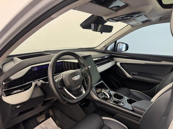 Geely Atlas II с пробегом 2023 года, цена 2 472 000 рублей, 69704 км, внедорожник, Автокод Объявления