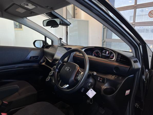 Toyota Sienta II Рестайлинг с пробегом 2022 года, цена 1 590 000 рублей, 115655 км, компактвэн, Автокод Объявления