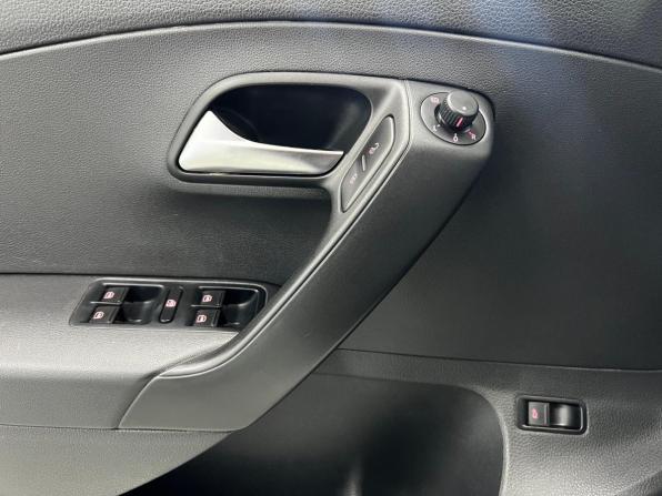Volkswagen Polo V Рестайлинг с пробегом 2016 года, цена 970 000 рублей, 277355 км, седан, Автокод Объявления
