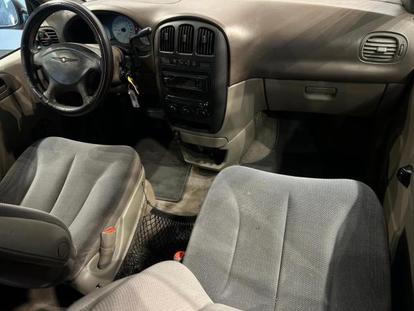 Chrysler Voyager IV с пробегом 2001 года, цена 585 000 рублей, 268374 км, минивэн, Автокод Объявления
