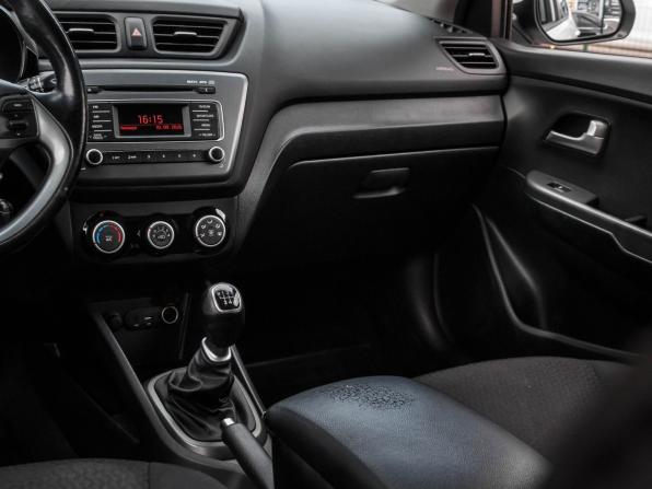 Kia Rio III Рестайлинг с пробегом 2015 года, цена 860 000 рублей, 245111 км, седан, Автокод Объявления