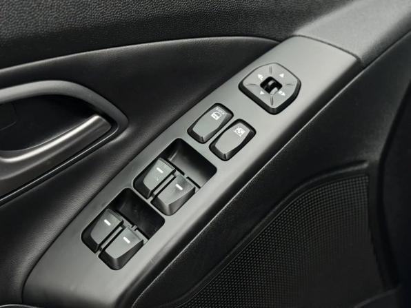 Hyundai ix35 I Рестайлинг с пробегом 2015 года, цена 1 550 000 рублей, 140611 км, внедорожник, Автокод Объявления